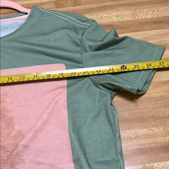 S/M Green Graphic T-Shirt with Asian Lady Prayer. Happy New Year 2026 - Picture 5 of 8